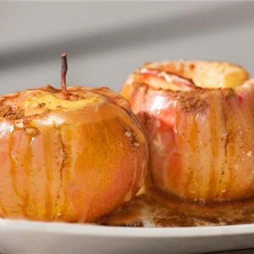 Goldbraune Bratäpfel mit Karamell-Topping